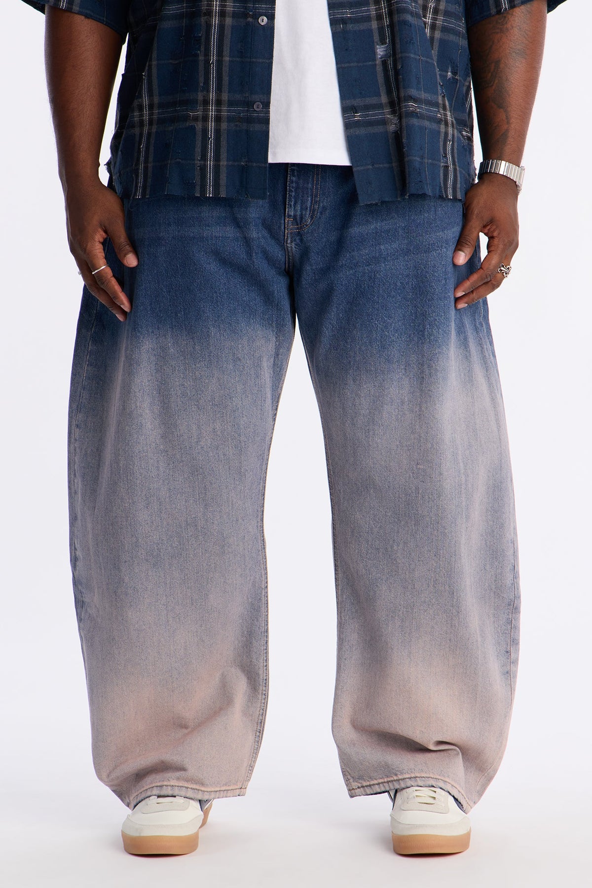 Barrel Into Me Ombre Jean - Medium Blue Wash