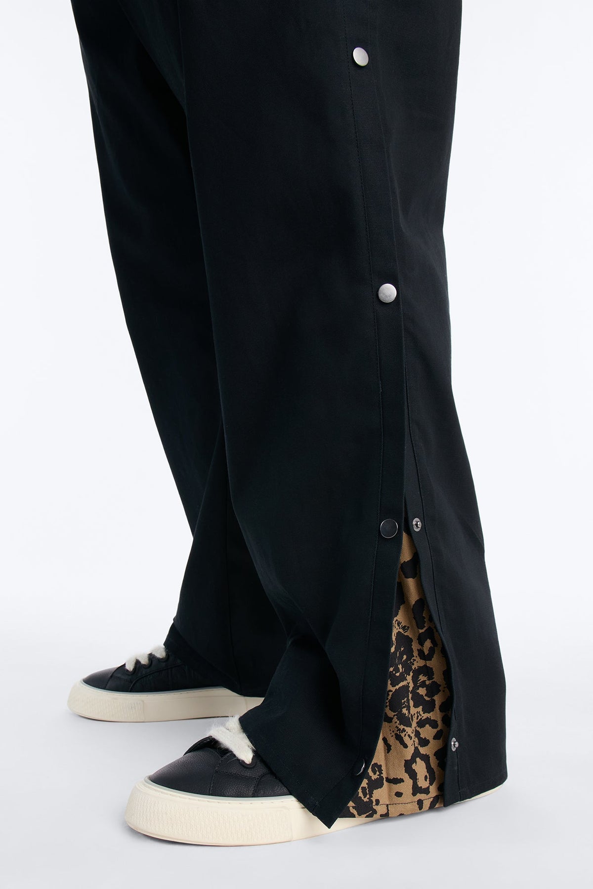 Straight Print Hint Studded Pant - Black